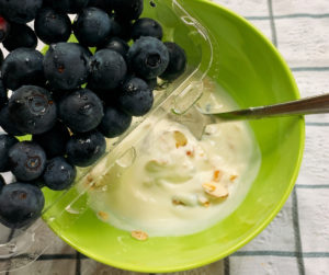 Yoghurt, muesli and blueberries